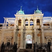 Castle Garden Bazaar, Budapest