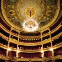 Teatro Municipal, Brujas