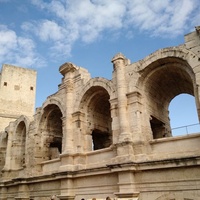 Théâtre antique d'Arles, Arlés