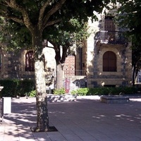 San Juan Ibarra Plaza, Guernica-Luno